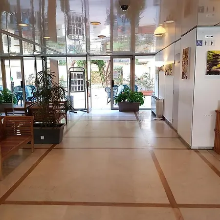 Apartment Centre Les Pins *